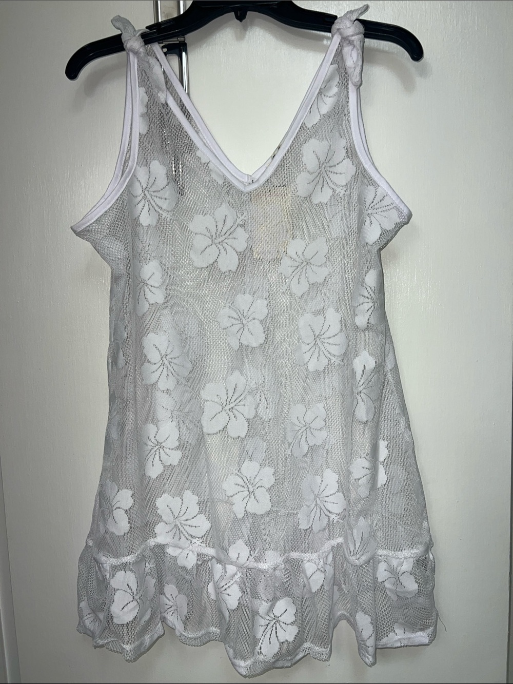 Miken Juniors' White hibiscus Swimsuit Cover-Up Dress, Tie-Shoulders, Size Small